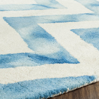 Safavieh Dip Dye 715 Ivory/Turquoise Area Rug Detail