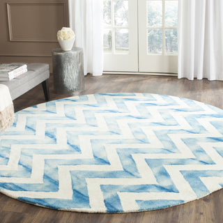 Safavieh Dip Dye 715 Ivory/Turquoise Area Rug Room Scene Feature