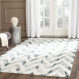 Safavieh Dip Dye 715 Ivory/Grey Area Rug Room Scene Feature