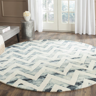 Safavieh Dip Dye 715 Ivory/Grey Area Rug Room Scene