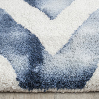 Safavieh Dip Dye 715 Ivory/Navy Area Rug Detail