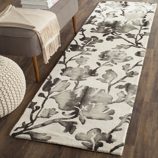 Safavieh Dip Dye 716 Ivory/Charcoal Area Rug Room Scene Feature