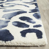 Safavieh Dip Dye 719 Ivory/Navy Area Rug Detail