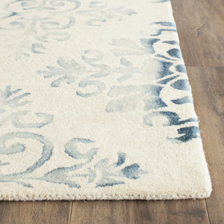 Safavieh Dip Dye 720 Ivory/Light Blue Area Rug Detail