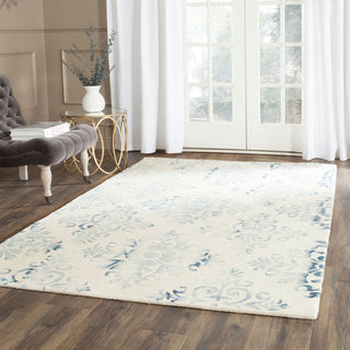 Safavieh Dip Dye 720 Ivory/Light Blue Area Rug Room Scene Feature