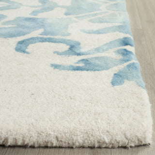 Safavieh Dip Dye 720 Ivory/Light Blue Area Rug Detail