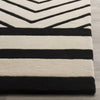 Safavieh Fifth Avenue 122 Ivory/Black Area Rug Detail