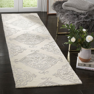 Safavieh Glamour 568 Ivory/Silver Area Rug Room Scene