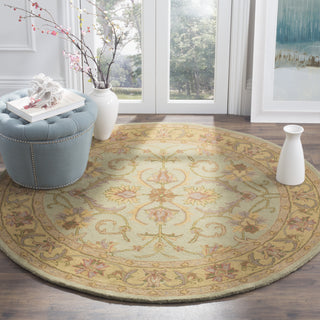 Safavieh Heritage 811 Green/Gold Area Rug Room Scene