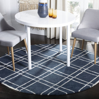 Safavieh Himalaya 901 Navy/Silver Area Rug Room Scene Feature