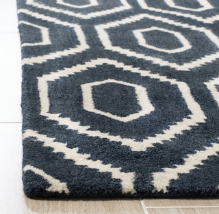 Safavieh Himalaya 902 Navy/Ivory Area Rug Detail