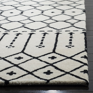 Safavieh Himalaya 903 Ivory/Black Area Rug Detail