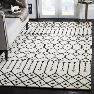 Safavieh Himalaya 903 Ivory/Black Area Rug Room Scene Feature