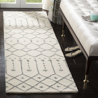 Safavieh Himalaya 903 Ivory/Grey Area Rug Room Scene Feature