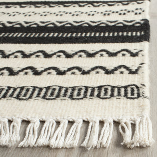 Safavieh Kilim KLM101 Ivory/Black Area Rug Detail