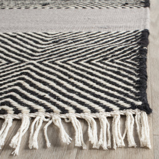 Safavieh Kilim KLM103 Grey/Black Area Rug Detail