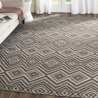 Safavieh Kilim KLM241 Grey/Light Grey Area Rug Room Scene