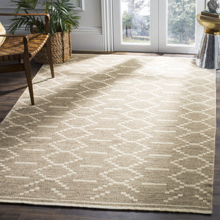 Safavieh Kilim KLM353 Grey/Ivory Area Rug Room Scene