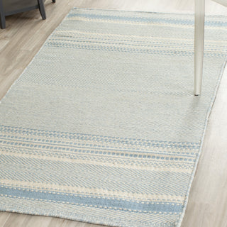 Safavieh Kilim KLM419 Light Blue/Ivory Area Rug Room Scene