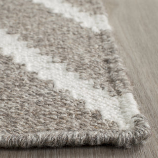 Safavieh Kilim KLM516 Taupe/Ivory Area Rug Detail