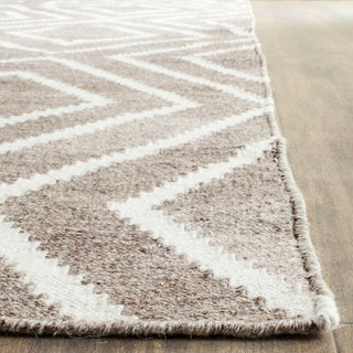 Safavieh Kilim KLM516 Taupe/Ivory Area Rug Detail