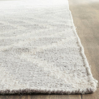 Safavieh Kilim KLM516 Silver/Ivory Area Rug Detail