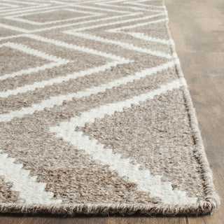 Safavieh Kilim KLM516 Grey/Ivory Area Rug Detail