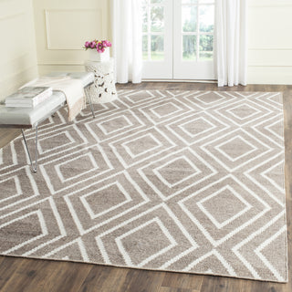 Safavieh Kilim KLM516 Grey/Ivory Area Rug Room Scene Feature