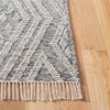 Safavieh Kilim KLM518 Black/Cream Area Rug Detail