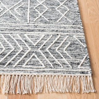 Safavieh Kilim KLM521 Black/Ivory Area Rug Detail