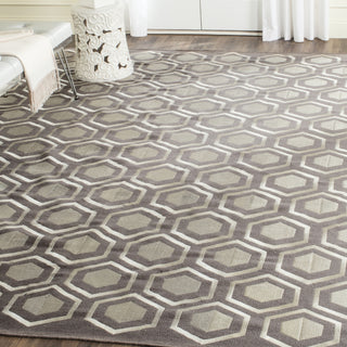 Safavieh Kilim KLM629 Grey Area Rug Room Scene Feature