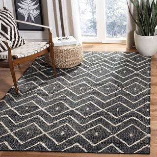 Safavieh Kilim KLM750 Charcoal/Natural Area Rug Room Scene