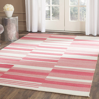 Safavieh Kilim KLM953 Pink/Ivory Area Rug Room Scene