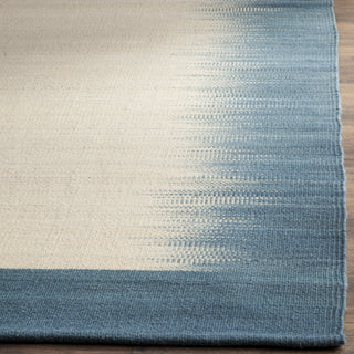 Safavieh Kilim KLM961 Beige/Light Blue Area Rug Detail