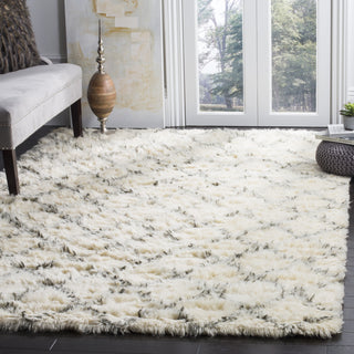 Safavieh Kenya KNY404 Ivory/Grey Area Rug Room Scene Feature