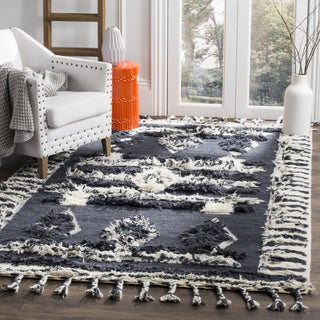 Safavieh Kenya KNY601 Charcoal/Ivory Area Rug Room Scene