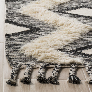 Safavieh Kenya KNY908 Black/Ivory Area Rug Detail