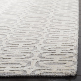 Safavieh Mirage MIR902 Silver/Ivory Area Rug Detail