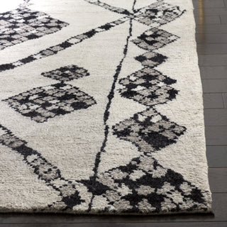 Safavieh Moroccan MOR553 Ivory/Black Area Rug Detail