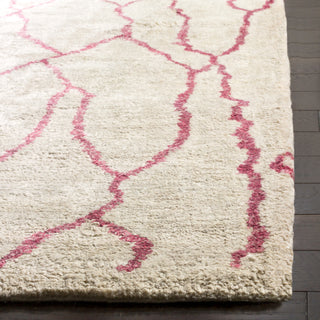 Safavieh Moroccan MOR555 Ivory/Pink Area Rug Detail