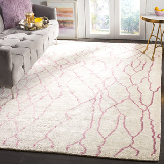 Safavieh Moroccan MOR555 Ivory/Pink Area Rug Room Scene Feature