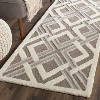 Safavieh Martha Stewart Woven Lattice Taupe/Ivory Area Rug Room Scene Feature