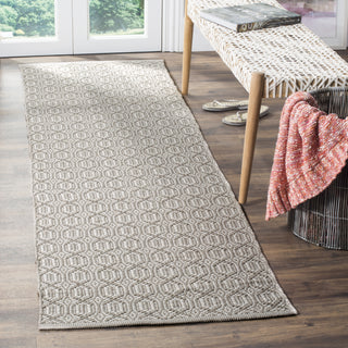 Safavieh Montauk MTK333 Ivory/Grey Area Rug Room Scene Feature