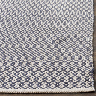 Safavieh Montauk MTK339 Ivory/Navy Area Rug Detail