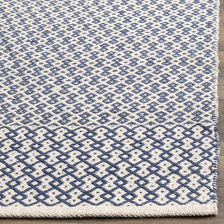 Safavieh Montauk MTK339 Ivory/Navy Area Rug Detail