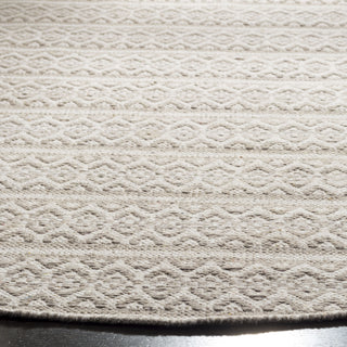 Safavieh Montauk MTK341 Ivory/Grey Area Rug Detail