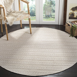 Safavieh Montauk MTK341 Ivory/Grey Area Rug Room Scene