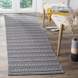 Safavieh Montauk MTK341 Ivory/Navy Area Rug Room Scene