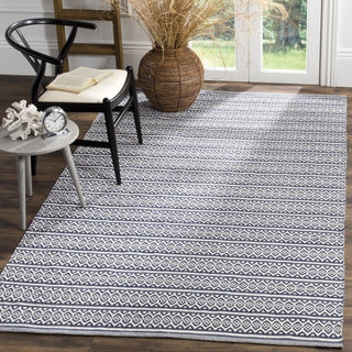 Safavieh Montauk MTK341 Ivory/Navy Area Rug Room Scene