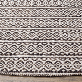 Safavieh Montauk MTK341 Ivory/Black Area Rug Detail